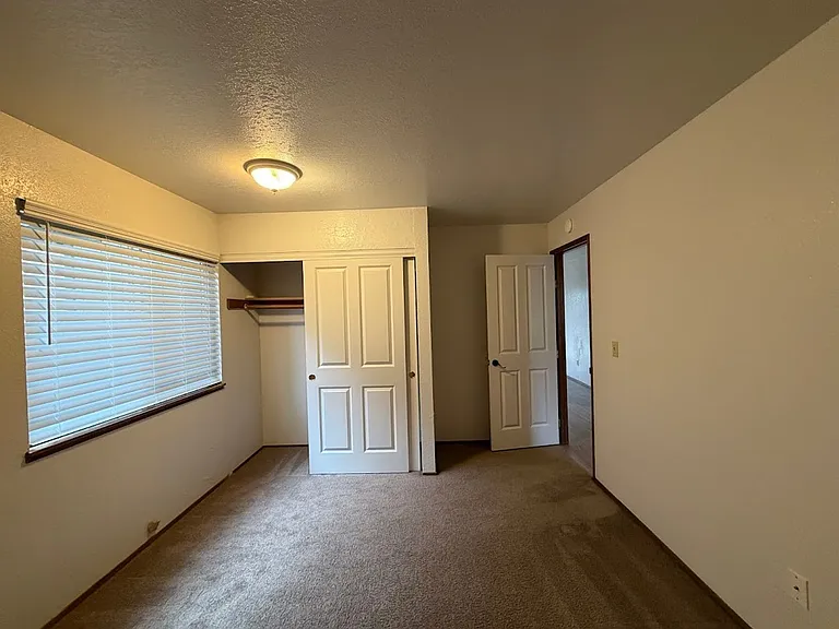 1016 Loni Dr — Photo 9