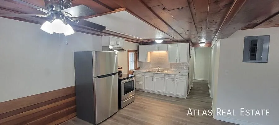 Coming Soon: Affordable, cozy, updated Bungalow waiting on you! — Photo 4