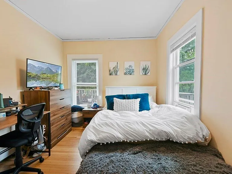 349 Crescent St #2 — Photo 8