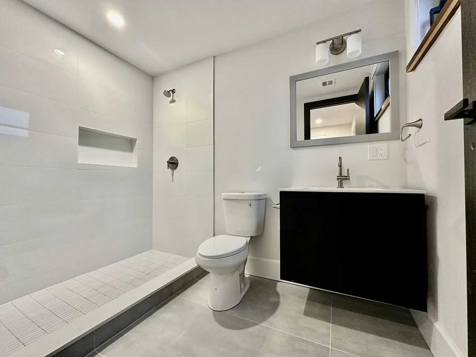 5 bed, $5,000 — Photo 4