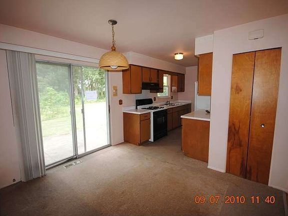 3rd image of 3200 Fernwood Ave
