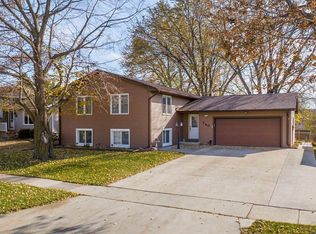 740 Wildwood Rd, Waterloo, IA 50702