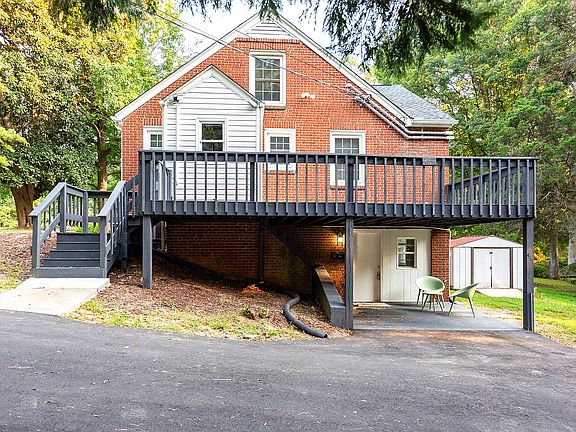 3rd image of 152 W Park Ave
