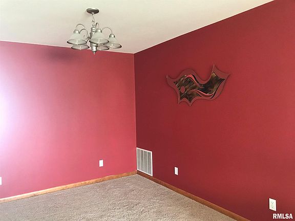 3rd image of 325 Pinecrest Dr