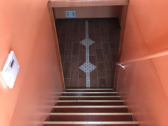 Entrance to basement.