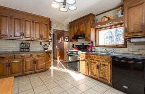 Generous cabinet/counter space