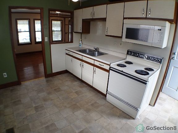 3rd image of 4225 Tacoma Ave