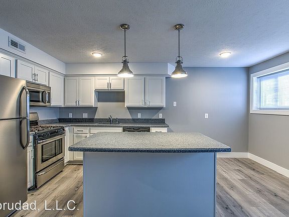 5th image of 132 N 40th St APT 10