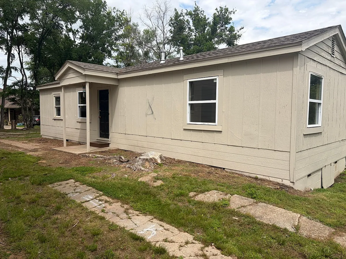 Building Photo - 5220 Elm St