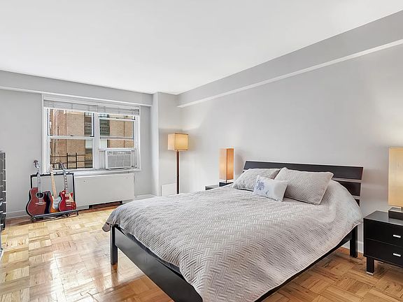 4th image of 136 E 56th St APT 8H