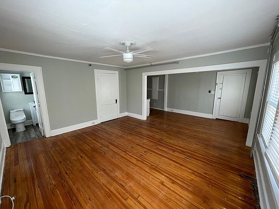 3rd image of 236 10th Ave NE APT 4