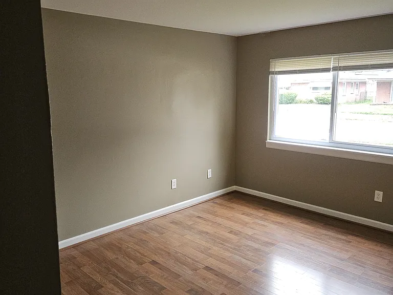 1170 E Harwood Ave — Photo 4