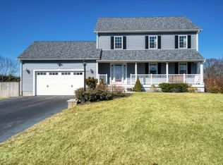 8 Becky Ln, Seekonk, MA 02771