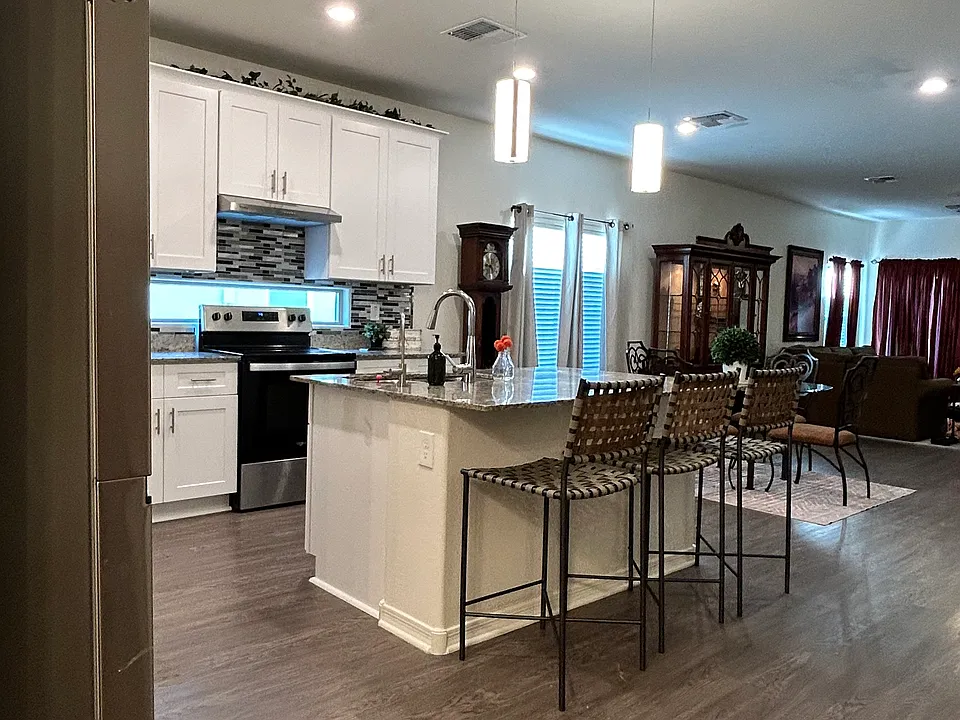 1703 W Aztec Dr