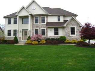 3146 Laura Ln, Westlake, OH 44145
