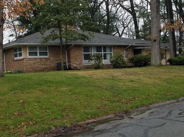 1707 Oak Park Dr, South Bend, IN 46617