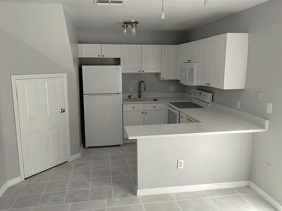 5th image of 318 Cervantes Dr