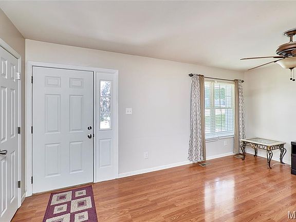 3rd image of 1217 White Oak Ct
