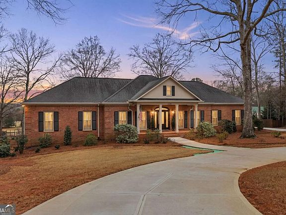 2nd image of 136 Deerhollow Rd