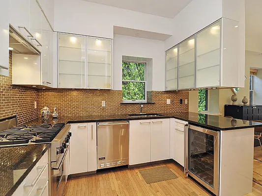Sold by Sotheby's International Realty | media 8