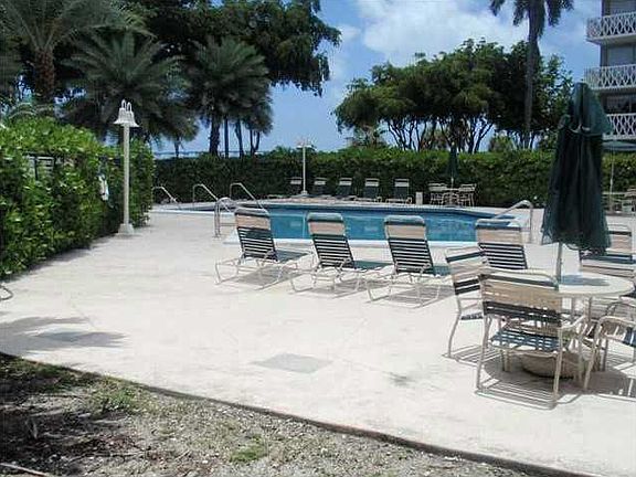 5th image of 1420 Brickell Bay Dr APT 102