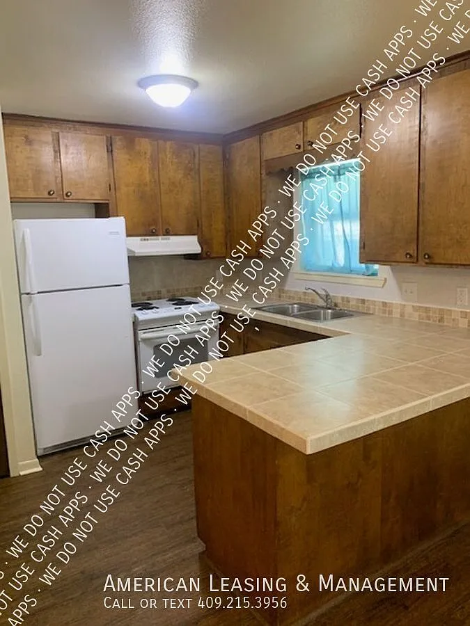 2 Bed 1 Bath Duplex ** Coming Soon ** — Photo 4