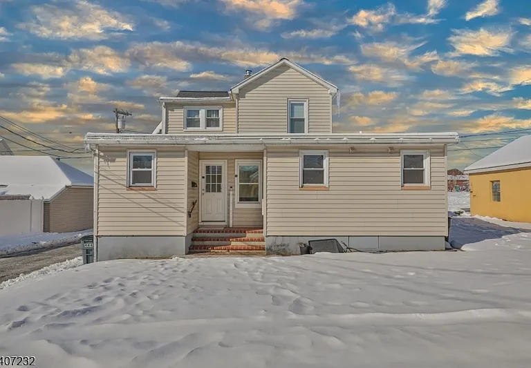 444 James St #B — Photo 1