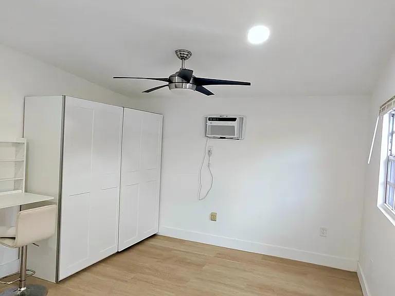1110 SW 104th Ave — Photo 6