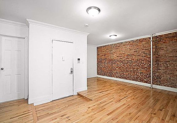 4th image of 216 E 111th St #5