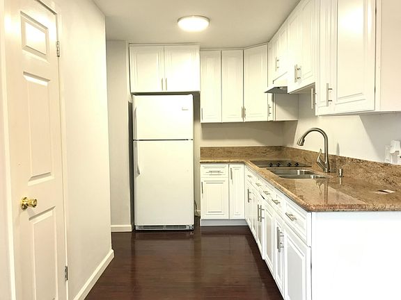 5th image of 2218 Dobern Ave