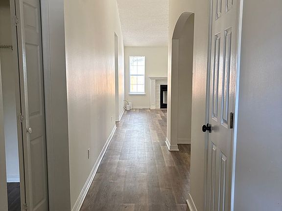 4th image of 192 Wright Cir