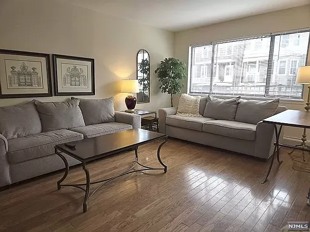 601 Davis Ave #3 — Photo 1