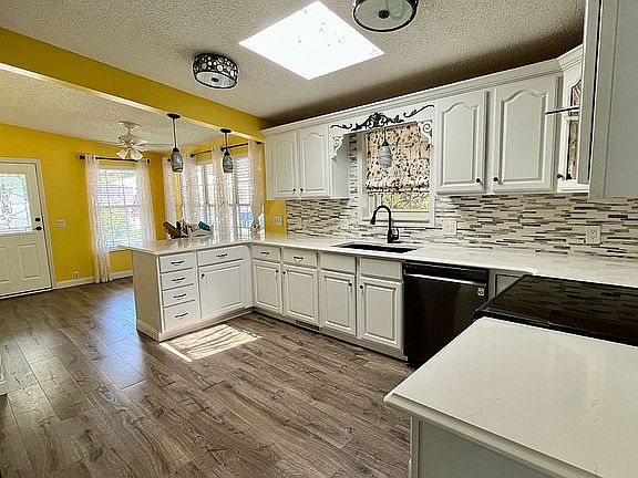 2nd image of 116 Queen Ann Cir