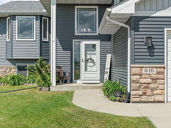 3rd image of 816 Cologne Ln