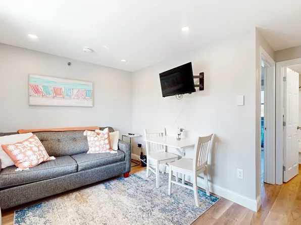 1072 Post Rd #204, Wells, ME 04090