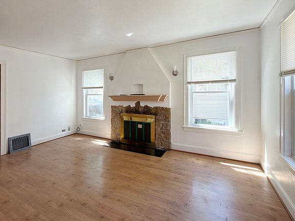 3rd image of 963 E Prairie Ave