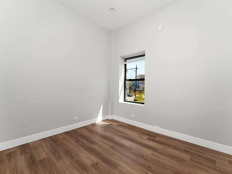 1219 W Devon Ave #203 — Photo 8