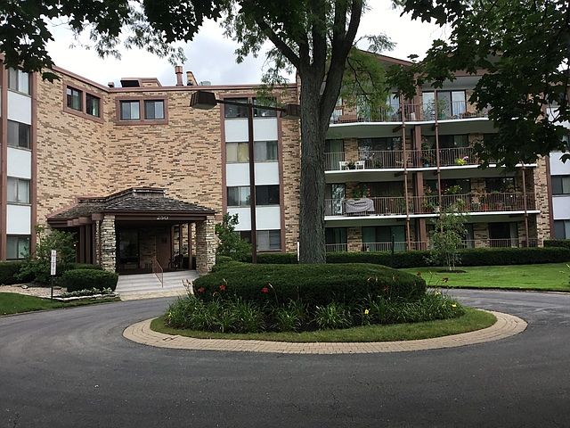 1st image of 250 W Parliament Pl APT 403