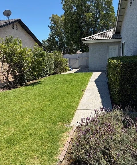 591 E Merrimac Ct — Photo 4