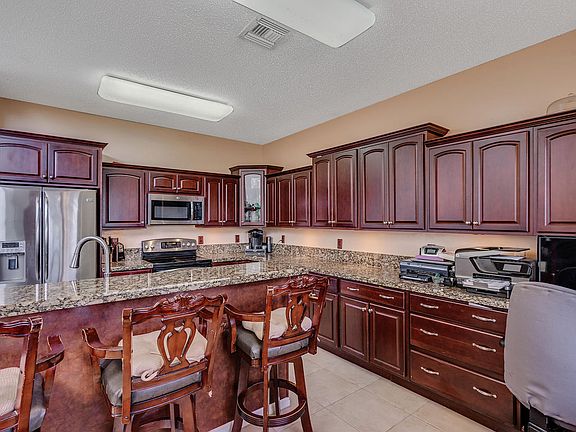 4th image of 1371 Fairfax Cir E