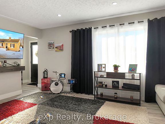 5th image of 408 McNab St