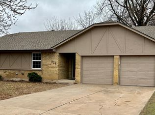 528 Holly Hill Rd, Edmond, OK 73003