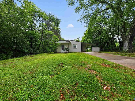 5th image of 3816 Colton Ln NE