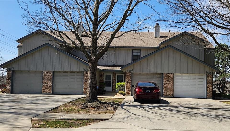 1st image of 100-106 NE Greystone Dr