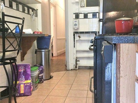 4th image of 410 3rd St APT 1