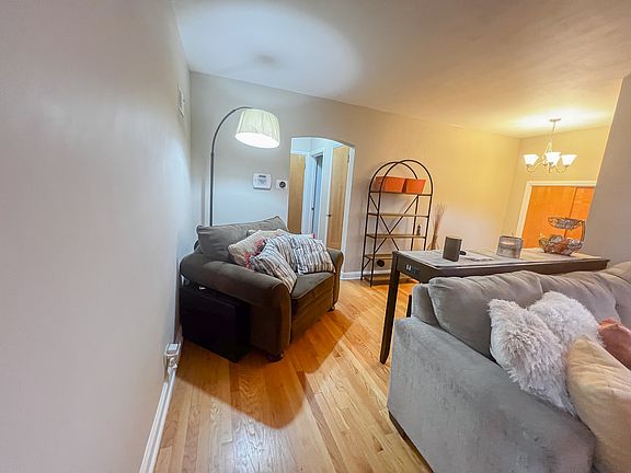 4th image of 10301 Kent St