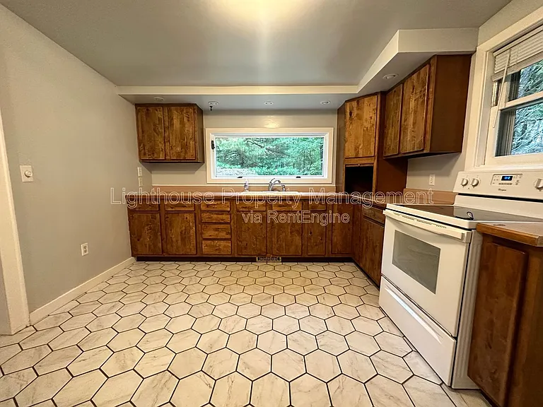 722 N Gordon St — Photo 2