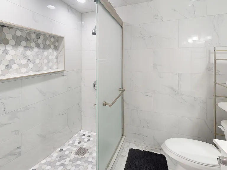 E Avenue J — Photo 29