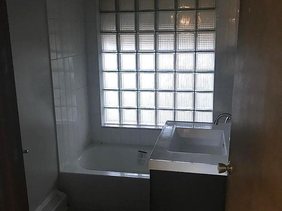 4th image of 303 N Sherman St