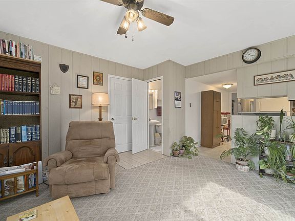 5th image of 208 N Redwood Ln
